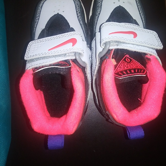 Shoes - Picture 4 of 6